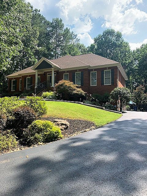 1st image of 225 Eagles Nest Dr
