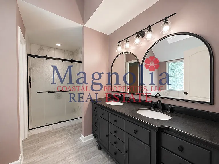 723 Oxford Dr — Photo 19