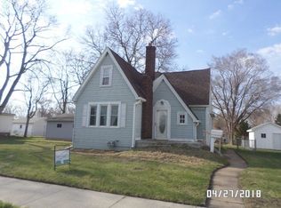 1033 W Parker St, Waterloo, IA 50703