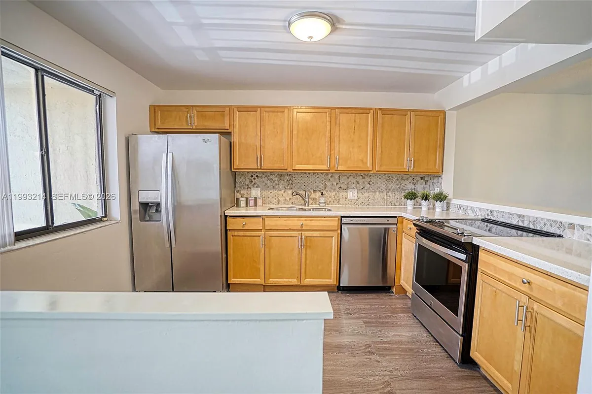 Building Photo - 434 Lakeview Dr #205