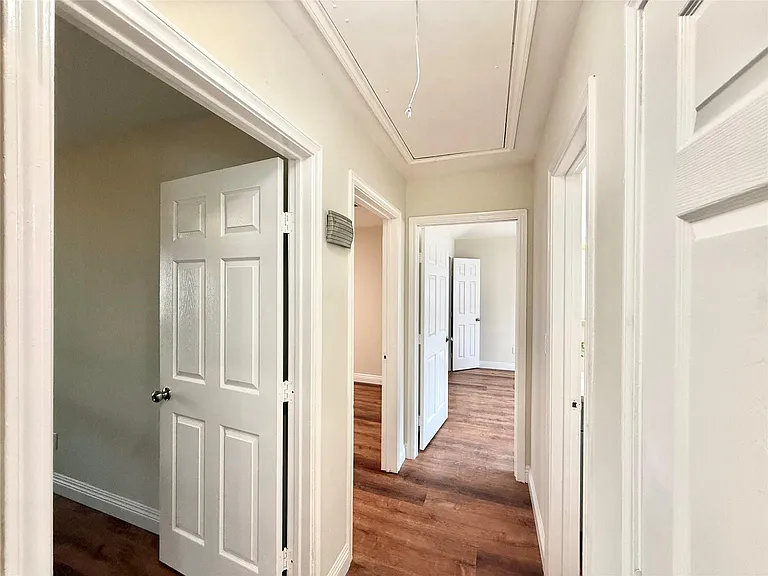 8911 Hendon Ln — Photo 9