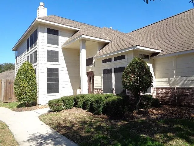 Photo 1 of 25 - 10326 Thornmont Ln - Houston, TX Primary Photo - 10326 Thornmont Ln