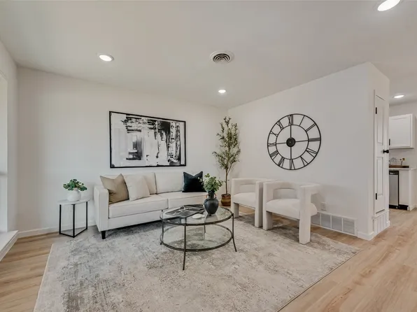 2809 Maple Dr, Garland, TX 75042