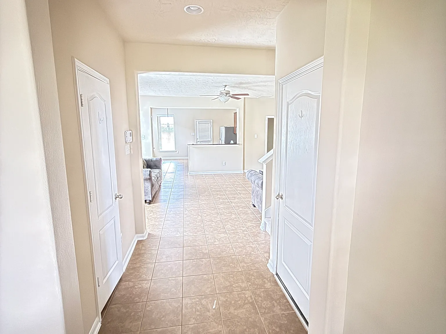 4 bed, 2.5 bath, 2500 sqft, $2,400 — Photo 3