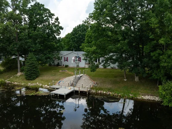 1007 Carmen Dr, Lake Isabella, MI 48893