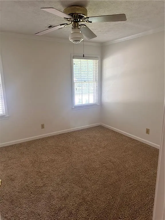 4 bed, 2.5 bath, 2524 sqft, $2,300 — Photo 3