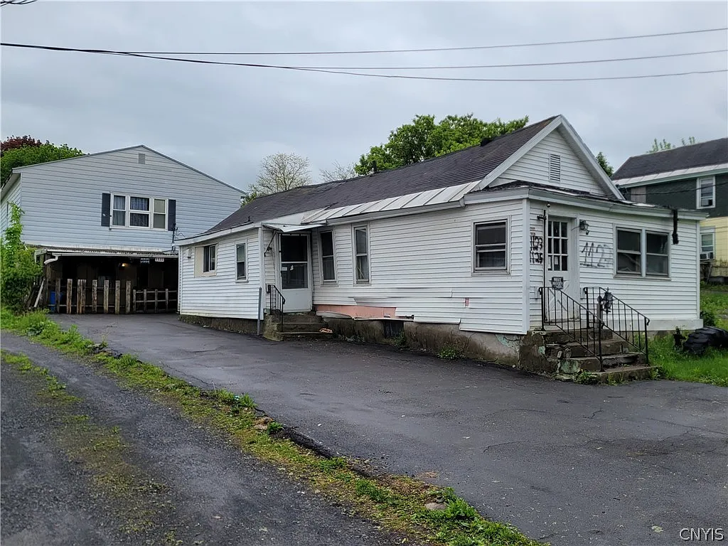 1125 Kossuth Ave photo 1