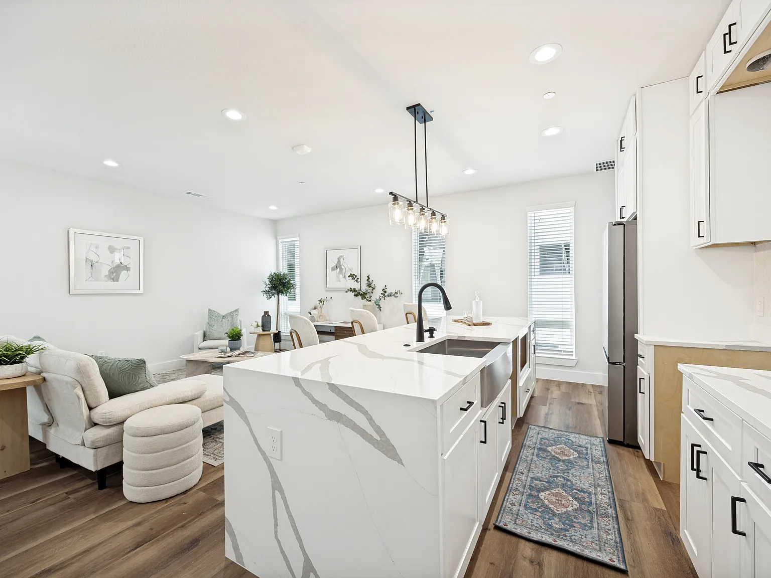 2 bed, 2.5 bath, 1533 sqft, $3,400 — Photo 4