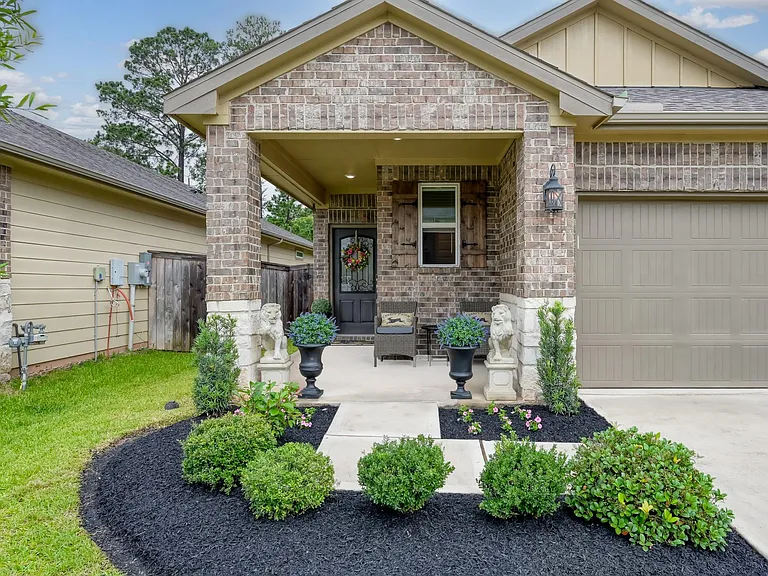 7099 Silverleaf Oak St — Photo 2