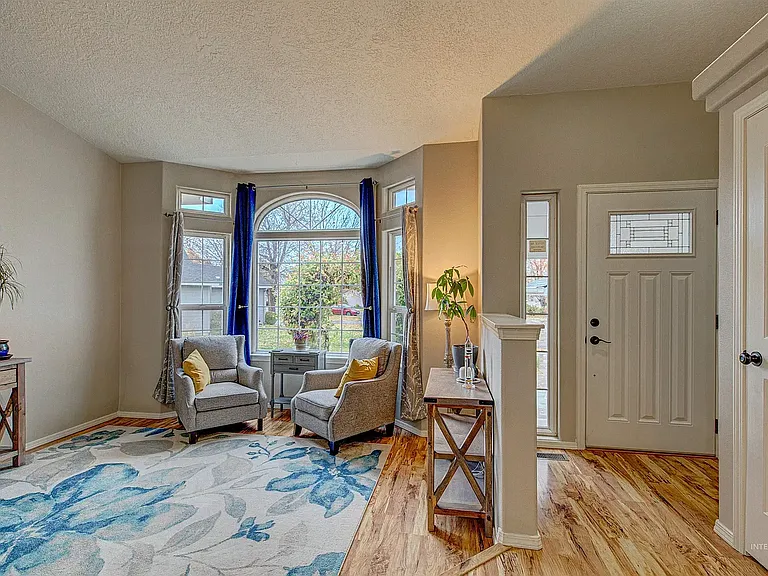 1473 E Drucker St — Photo 2