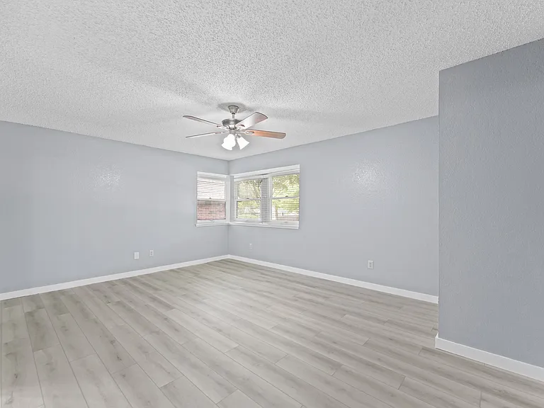 1509 Pecos St — Photo 7