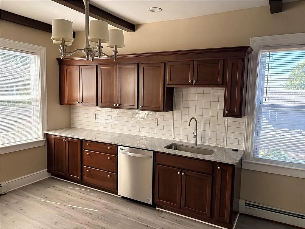 2 bed, 1.0 bath, 1100 sqft, $2,650 — Photo 1