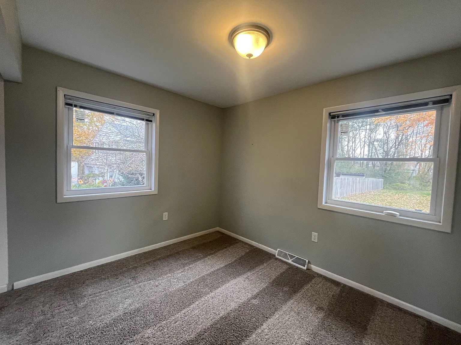 Beautiful 3 Bedroom, 1.5 Bathroom Home in Sparta! — Photo 3