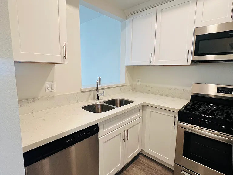 11738 Mayfield Ave #104 — Photo 12