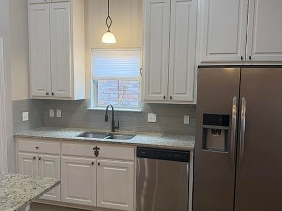 4th image of 2910 Cresthaven Ave