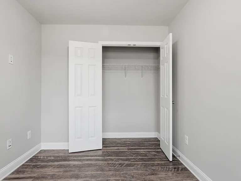 1st-floor bedroom with full bathroom