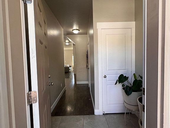 3rd image of 1608 N Venetian Way
