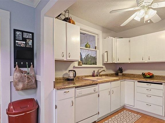 4th image of 613 W 31st St