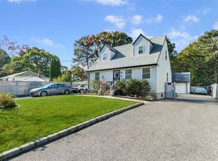 24 Johns Neck Rd, Shirley, NY 11967