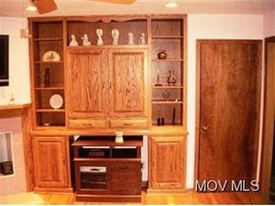 5th image of 219 Pebble Dr