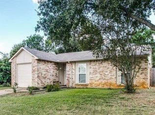 7000 Fallbrook Ct E, Fort Worth, TX 76120