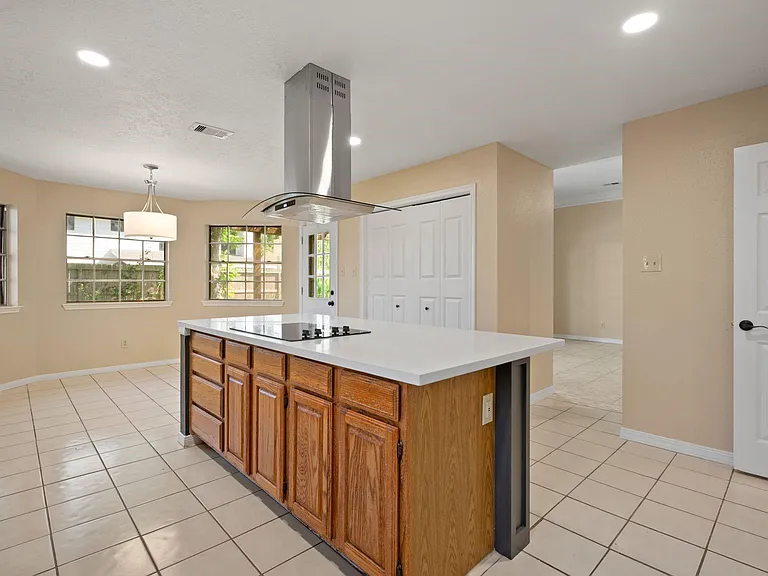 710 Lochnell Dr — Photo 13