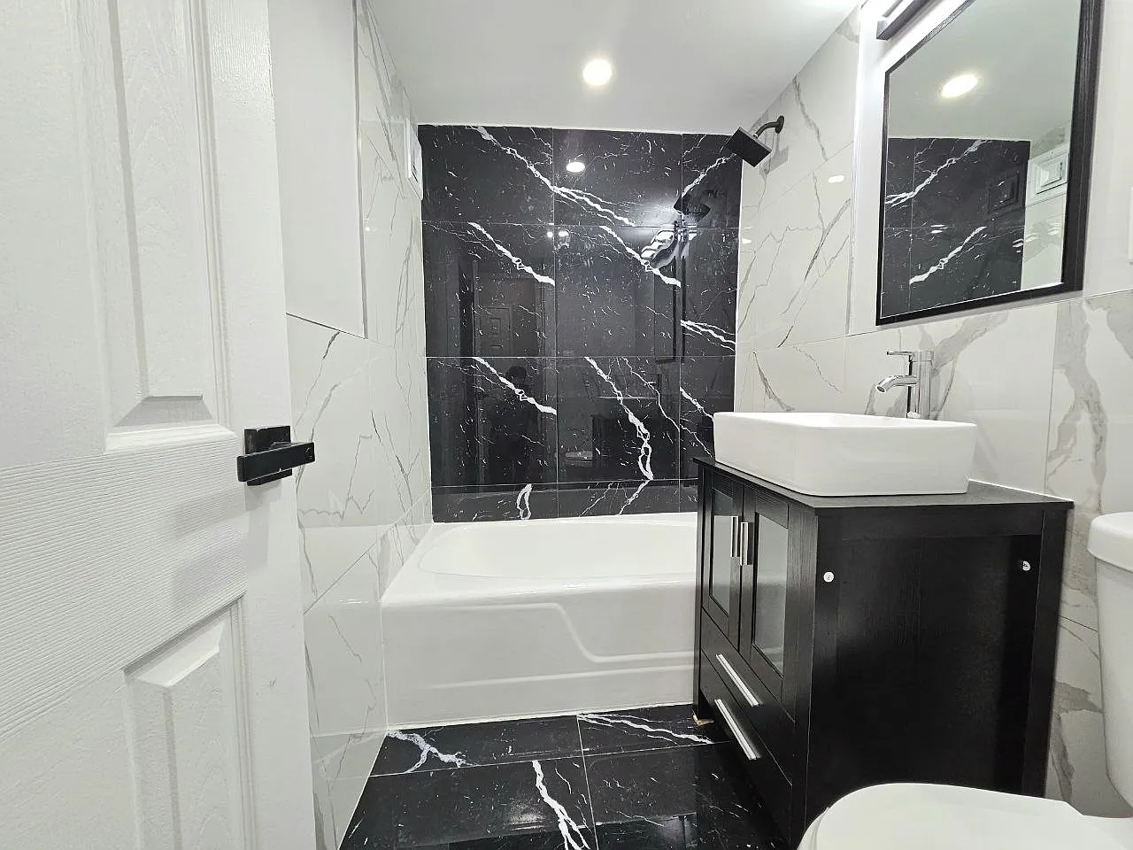 2 bed, 900 sqft, $1,995 — Photo 4