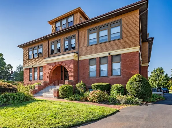 110 South Ave APT 20, Whitman, MA 02382