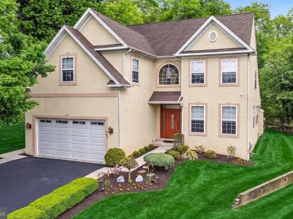 304 Carolee Cir, Springfield, PA 19064