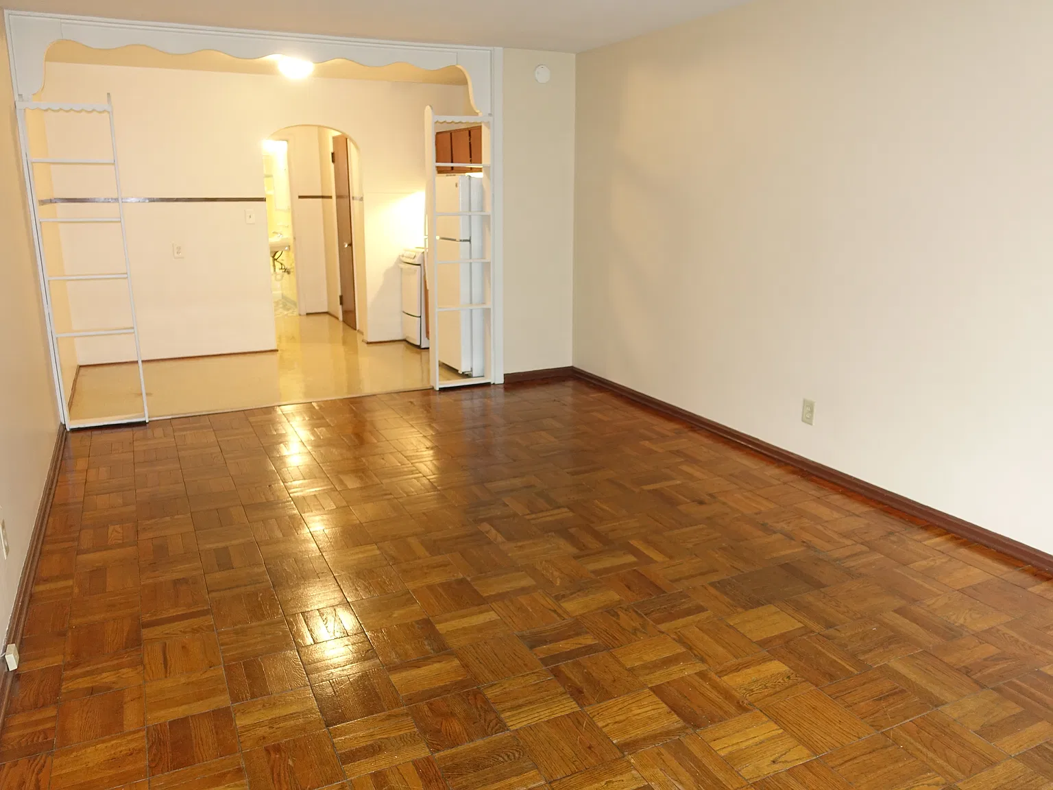 3880 Vine St — Photo 4