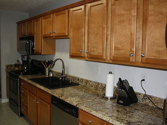 Kitchen W/Granite counter 