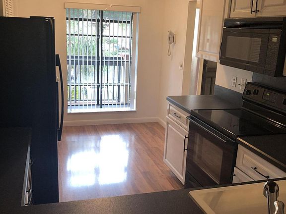 5th image of 5087 Oak Hill Ln APT 323