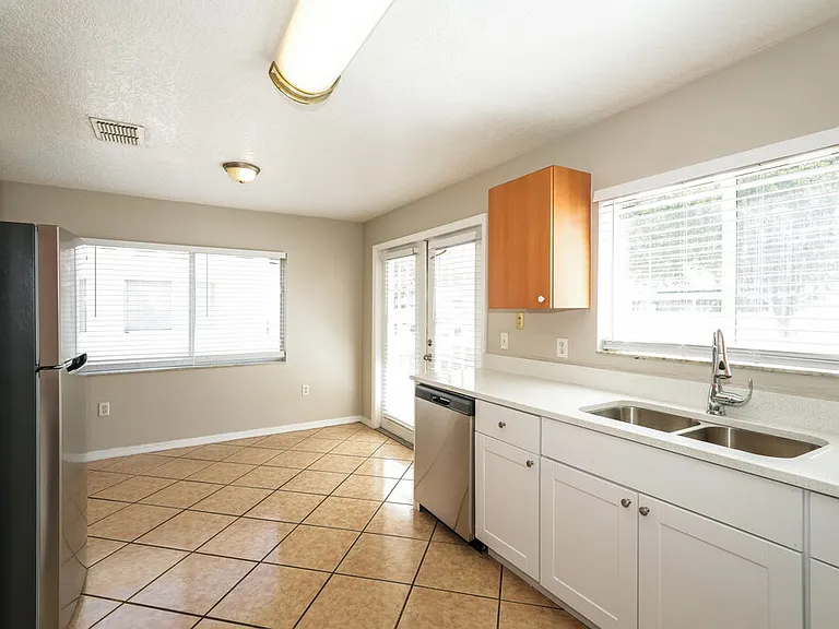 10334 Summerview Cir — Photo 6