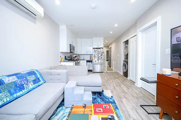 Sold by Remax Edge | media 18