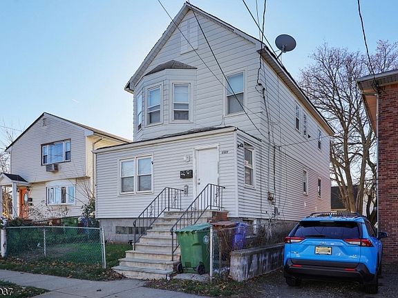 2nd image of 1522 S Wood Ave