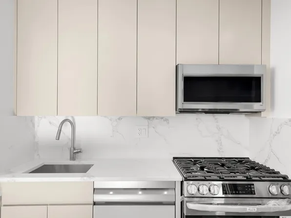 171 East 84th Street image 12 of 25