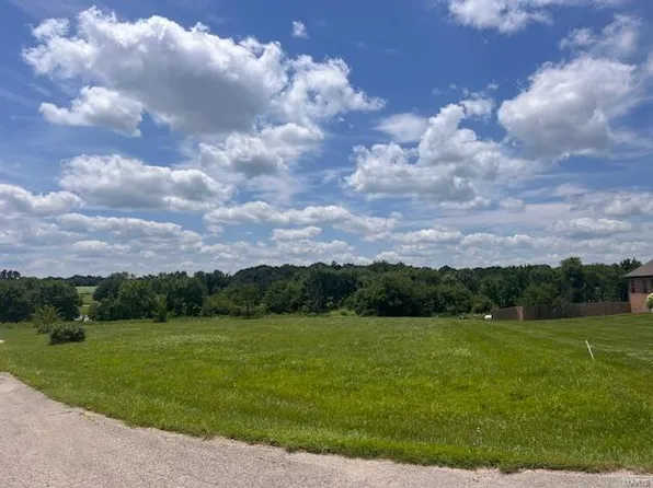 3 Grand Lake Cir, Lebanon, MO 65536