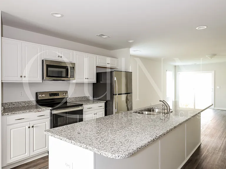 Tyger Pointe — Photo 32