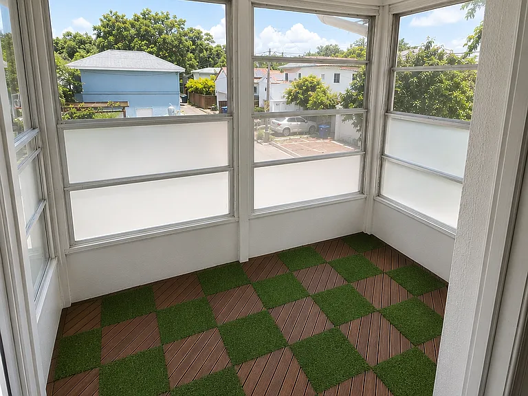 742 22nd Ave N #1/2 — Photo 3