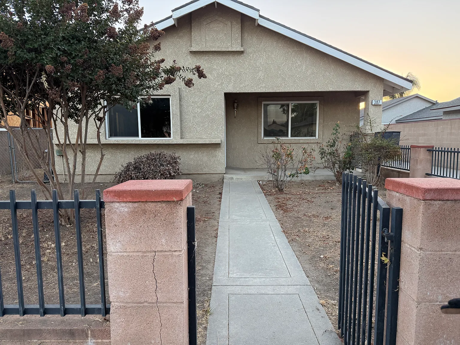 307 N Soldano Ave — Photo 2