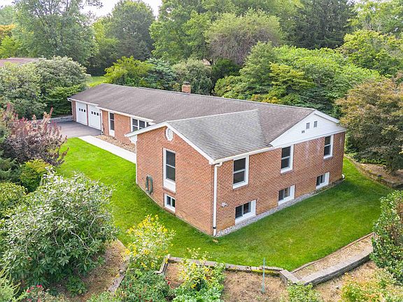 2nd image of 933 McBryde Ln