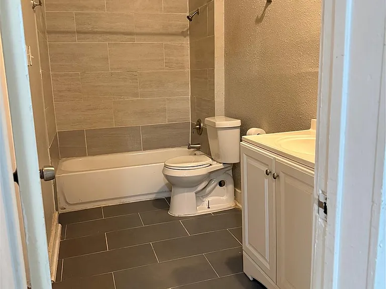 118 E Murrill Ave — Photo 3