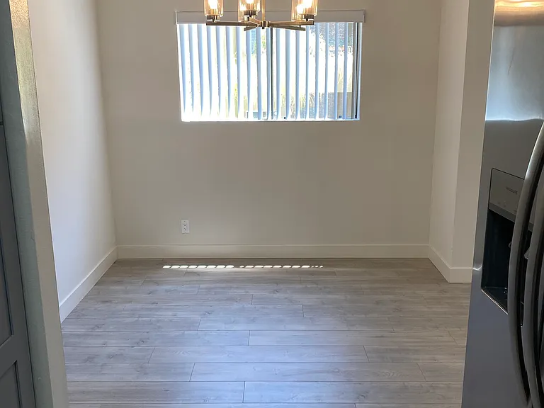 12840 Moorpark — Photo 24