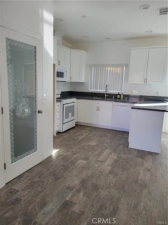 3 bed, 1466 sqft, $2,850 — Photo 3