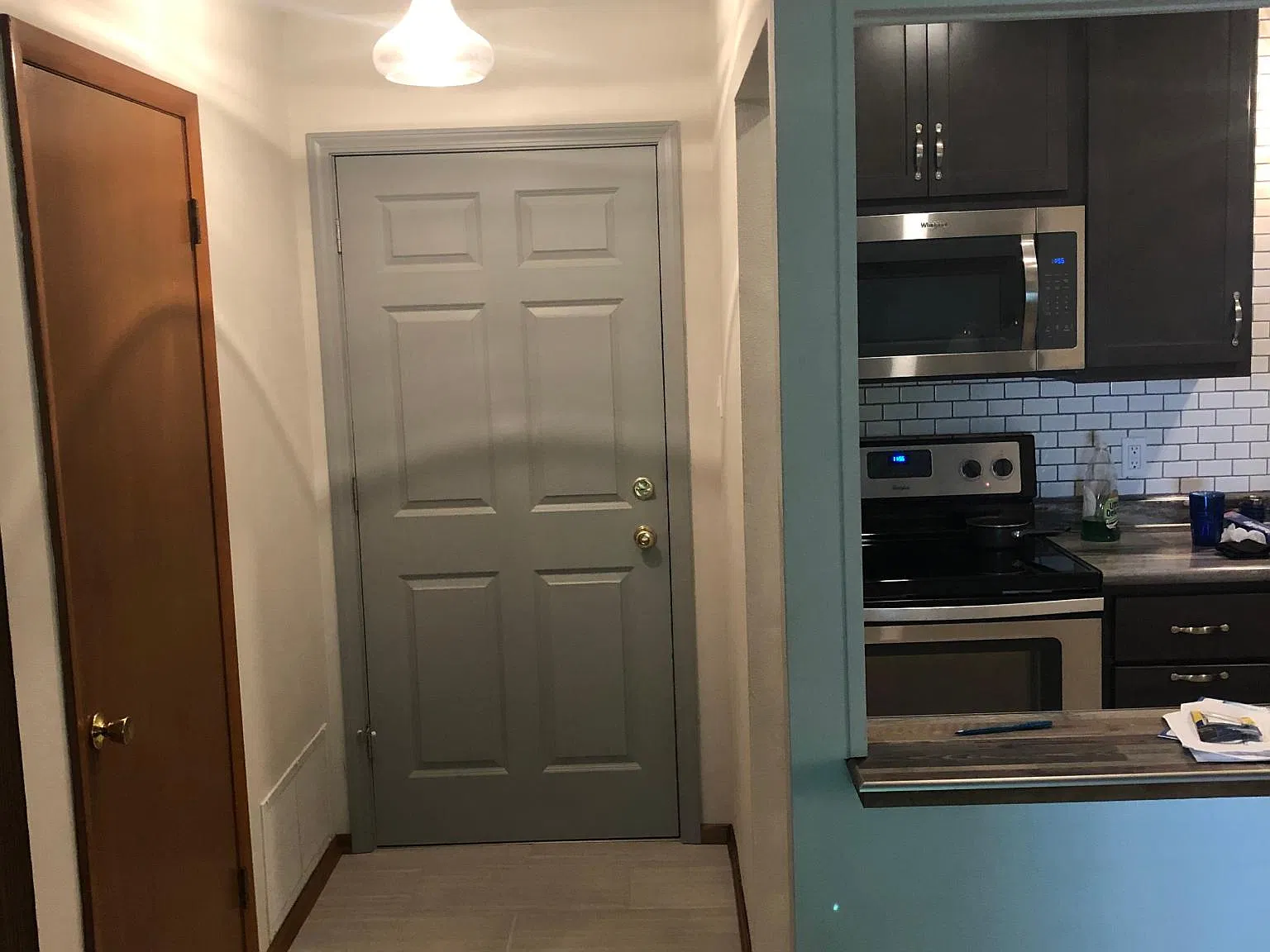 105 E B St — Photo 4