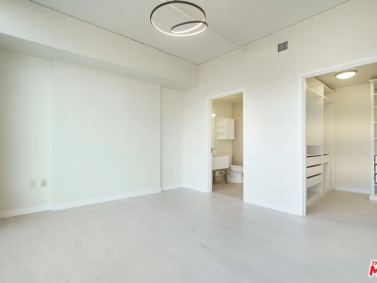 1100 S Hope St #716 — Photo 15