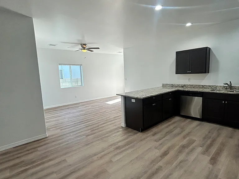 3373 N Pearl St #A — Photo 11