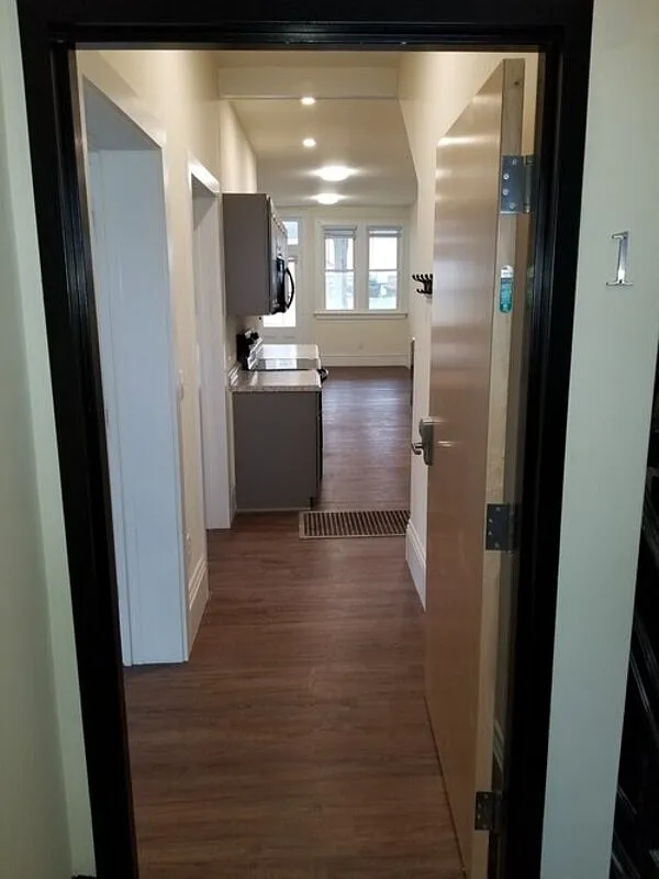 3 bed, 1.0 bath, $3,225 — Photo 3