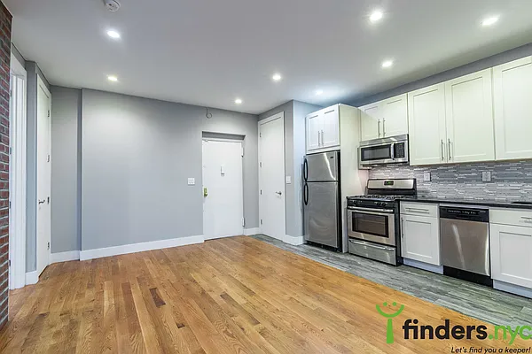 Rented by Clove Realty LLC | media 2