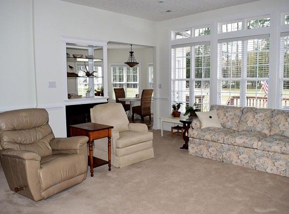 4th image of 703 Lord Granville Dr